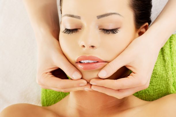 Gesichtsanwendung Facial Essential mit Beauty Service